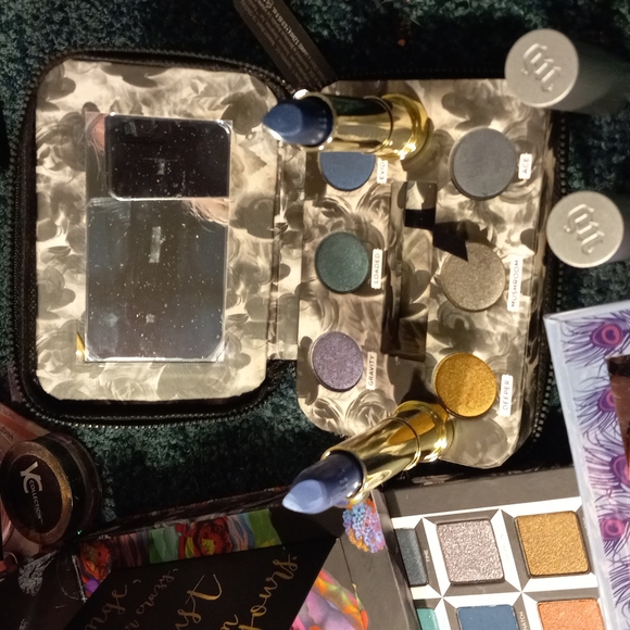 THE ULTIMATE URBAN DECAY BUNDLE OF PERFECTION!!! SEVEN EYESHADOW PALETTE ALONE!! - Picture 10 of 15